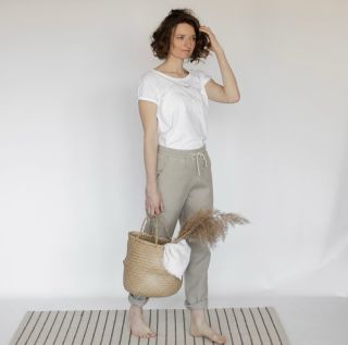 Přírodní odstíny jsou nejen trendy, ale také nesmírně praktické! 🌾 Naše natural kalhoty se hodí ke každému outfitu a...