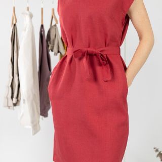 Malý detail, velký efekt. 🎀 Pásek v pase dělá víc než jen zvýraznění siluety. Je jemným designovým prvkem, který přidává...